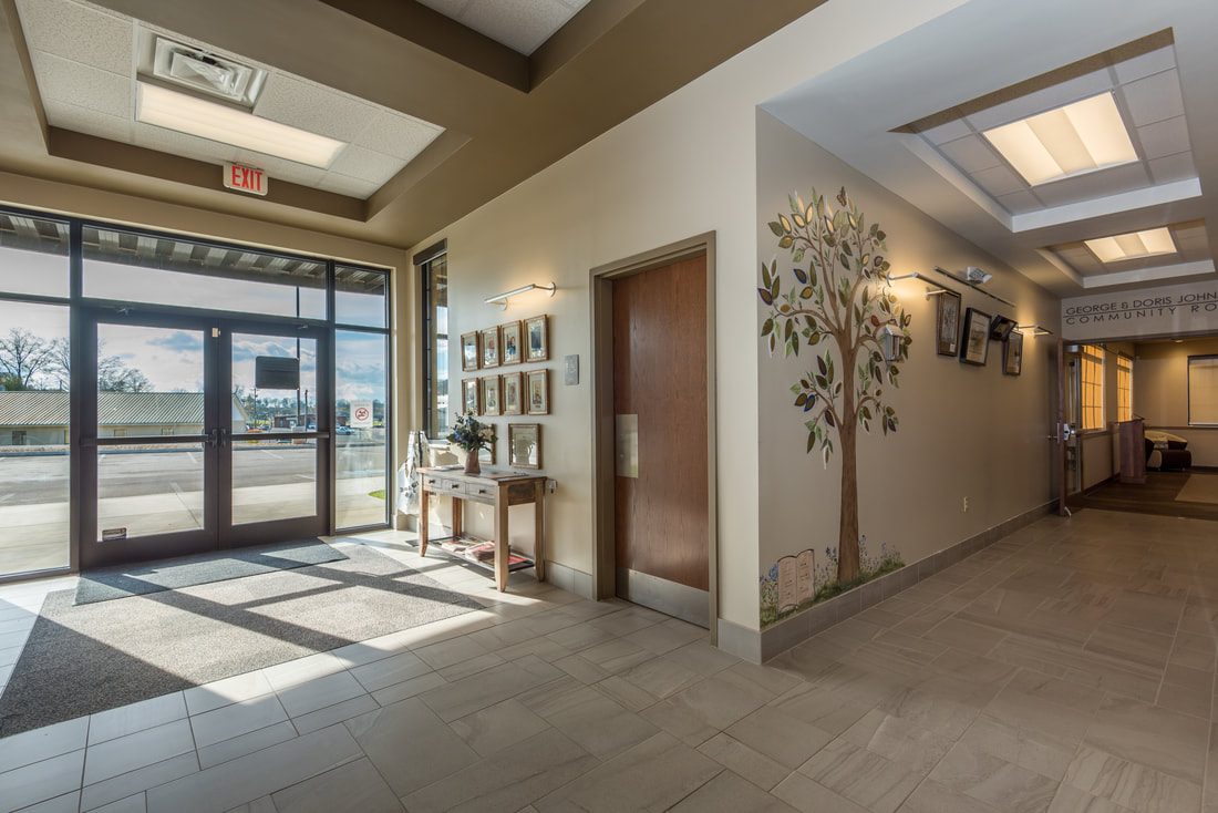 Entrace to New Madisonville Public Library