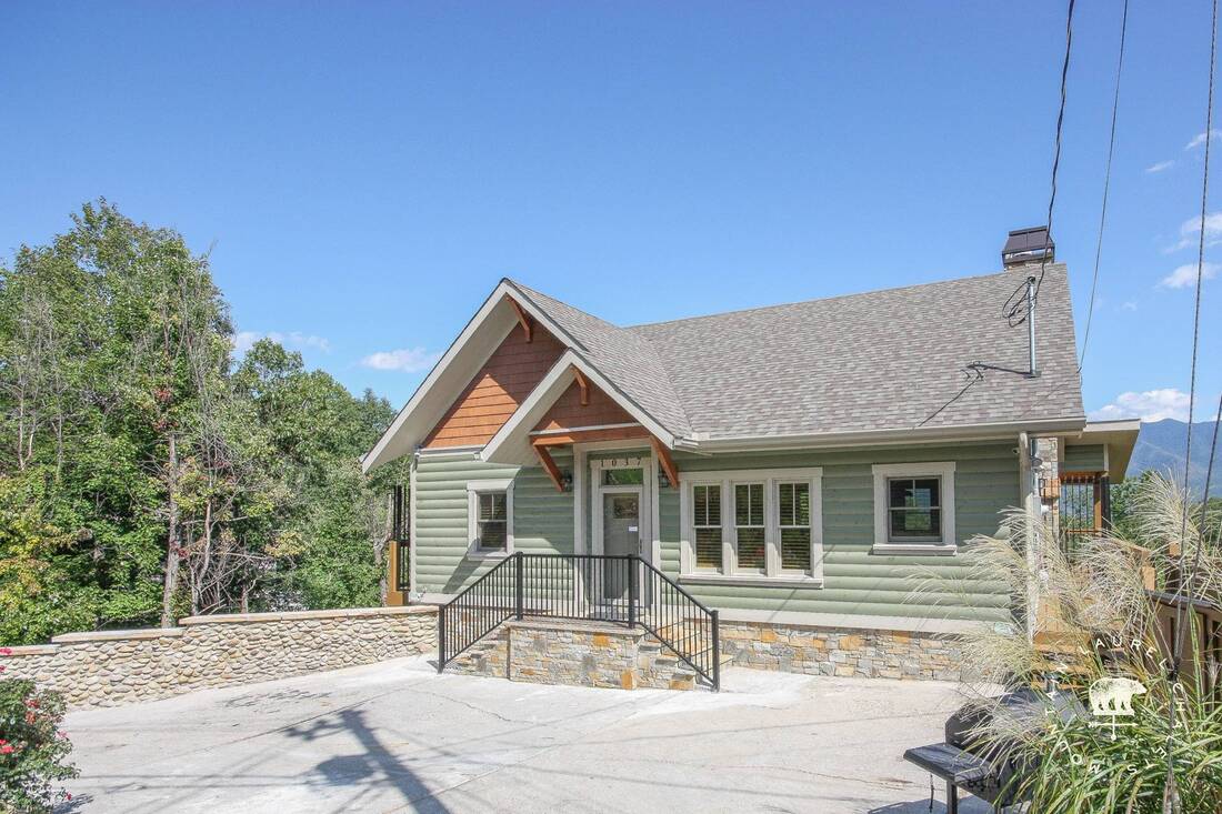 Exterior Shot of the Gatlinburg Manor Chalet