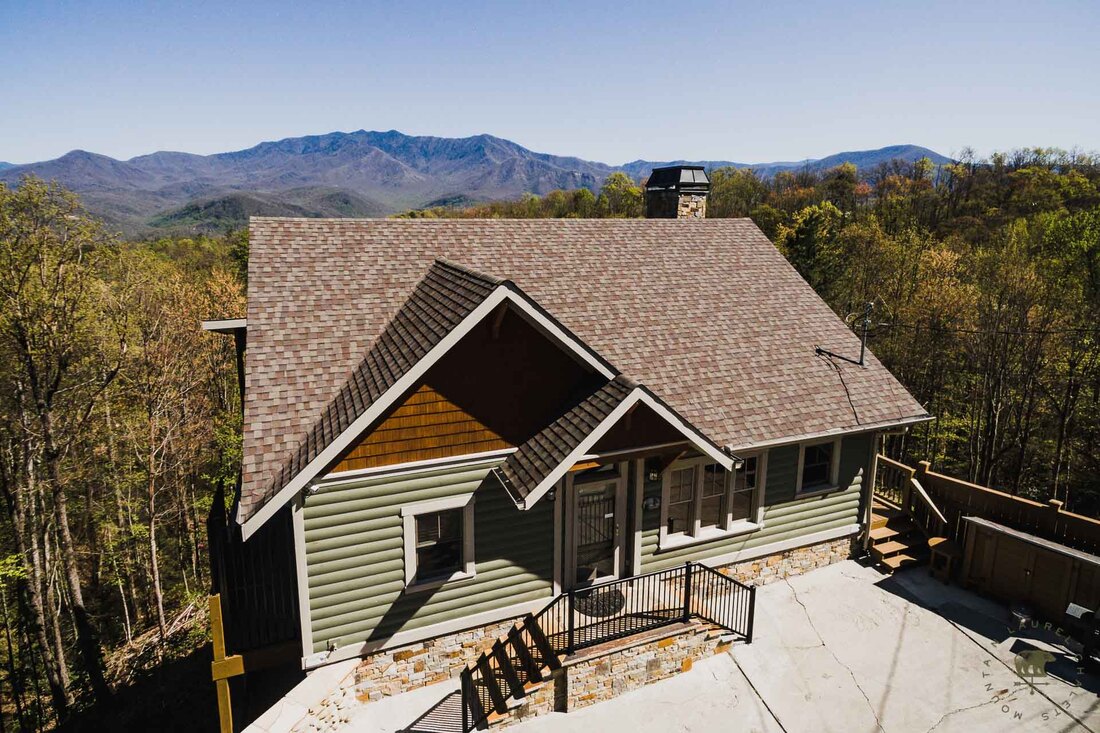 Exterior Shot of the Gatlinburg Manor Chalet