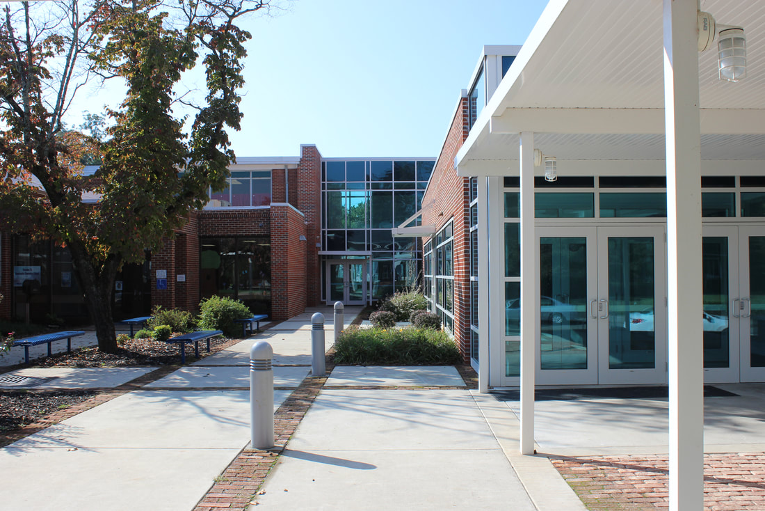 Entrance and Courtyard of Sweetwater Elementary School Addition